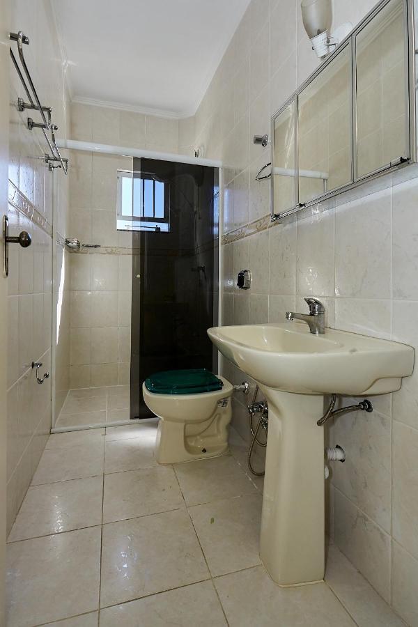 1040 - Departamento 2 Quartos Na Rua Pirajica . 200 M Da Praia Bombinhas Centro Bagian luar foto